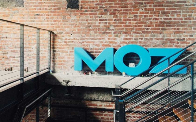 واستون اکانت یکماهه (moz.com (moz pro رو بگیرم.