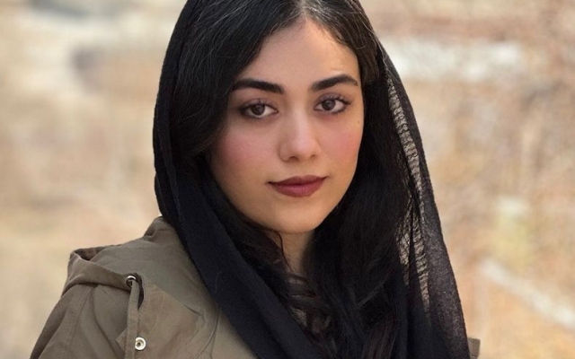 گویندگی مربوط به نریشن، تیزرهای تبلیغاتی و کتاب صوتی برای شما عزیزان انجام بدم.