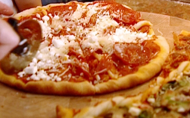 دستور غذایی ارزان ترین و اصیلترین پیتزای ایتالیایی با همه نکاتش تقدیمتون کنم.