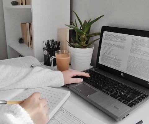 تایپ متن، تبدیل فایل و آمادهسازی نوشتههای شما را انجام دهم
